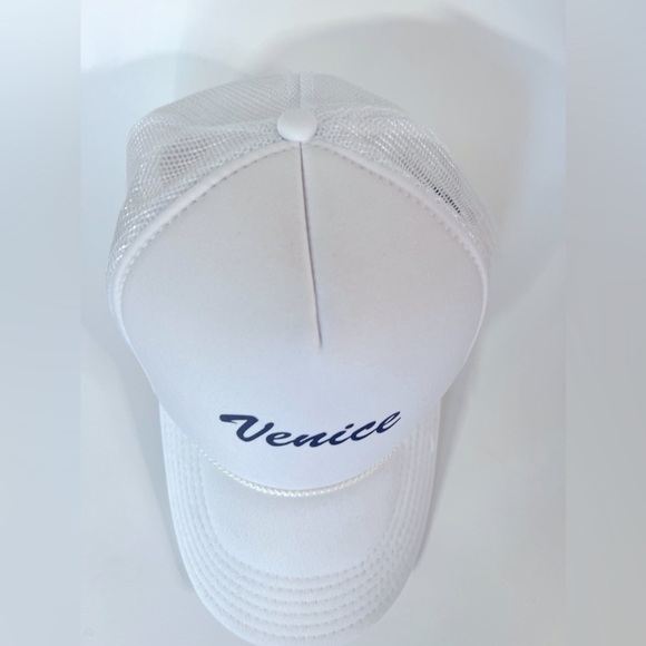 Venice Hat 🏝️🏄‍♂️☀️ - Picture 3 of 4